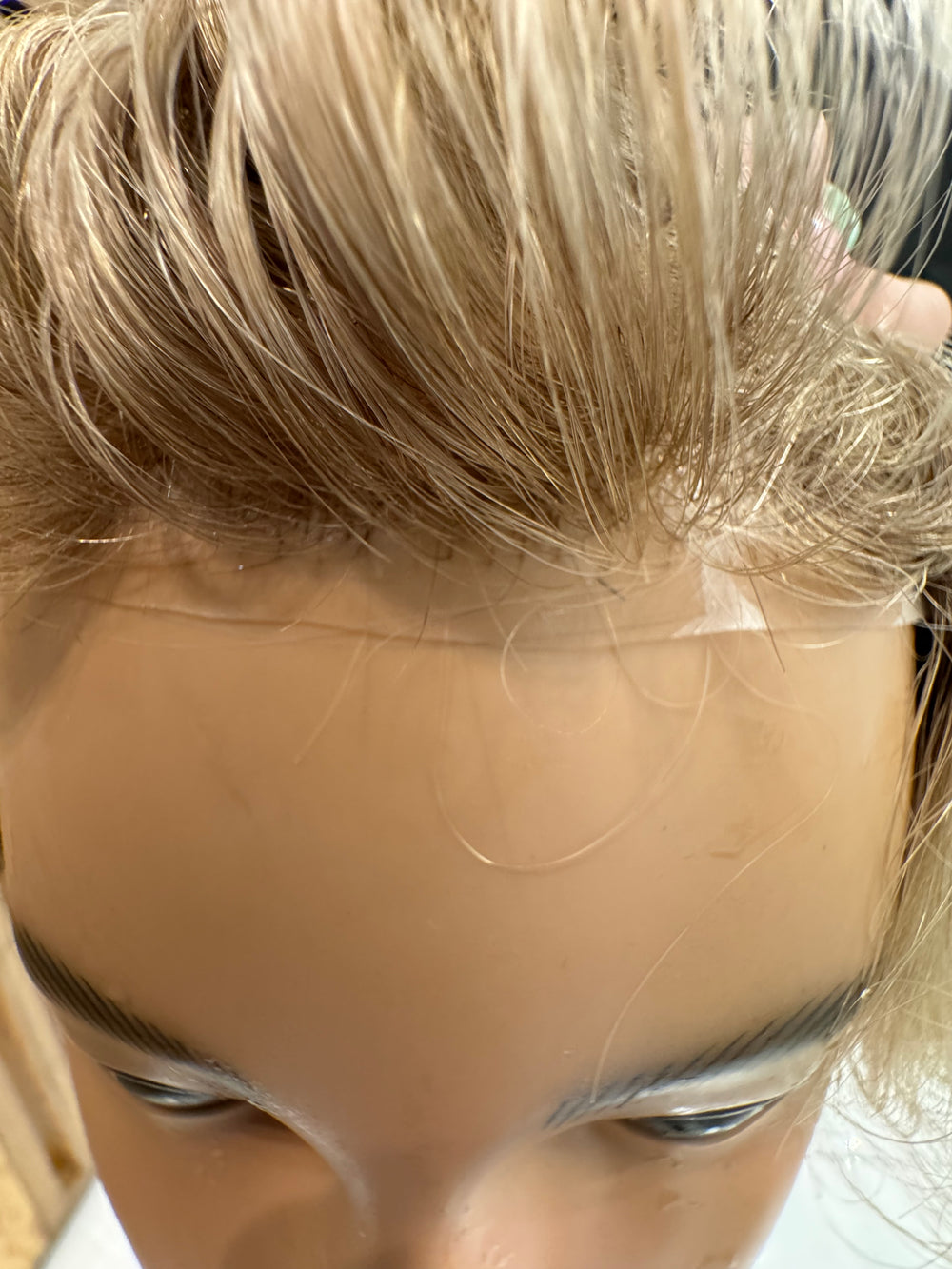 Prothèse capillaire invisible Ultra HD+ Silver ice Blond platine (non remboursable ni échangeable)