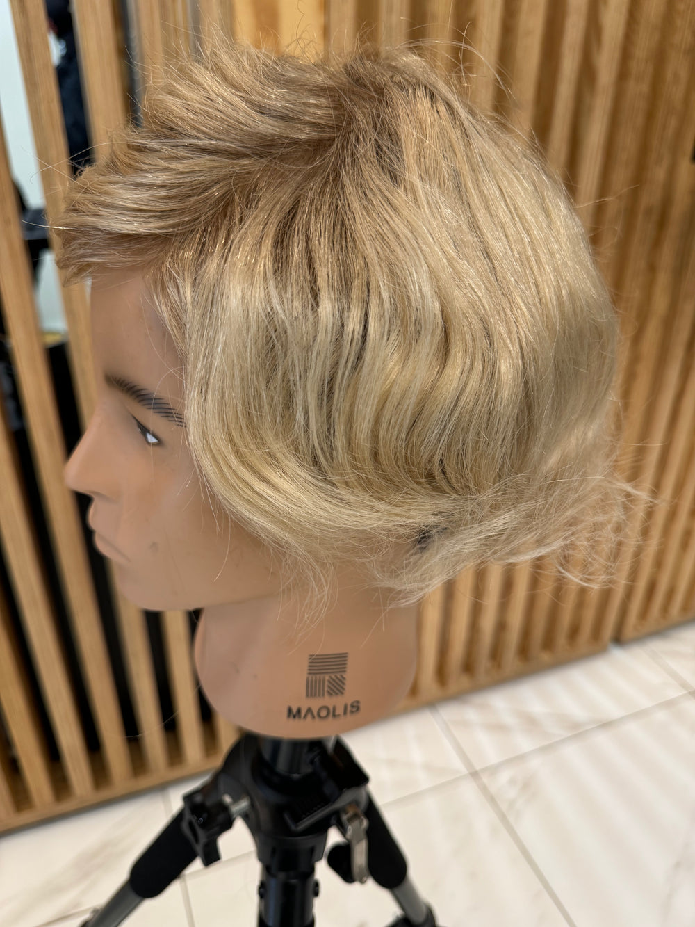 Prothèse capillaire invisible Ultra HD+ Silver ice Blond platine (non remboursable ni échangeable)