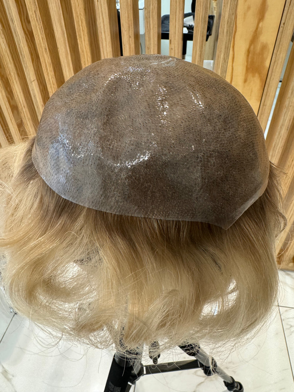 Prothèse capillaire invisible Ultra HD+ Silver ice Blond platine (non remboursable ni échangeable)