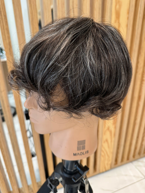 Prothèse capillaire stylé avec mèches grises ( non remboursable ni échangeable)
