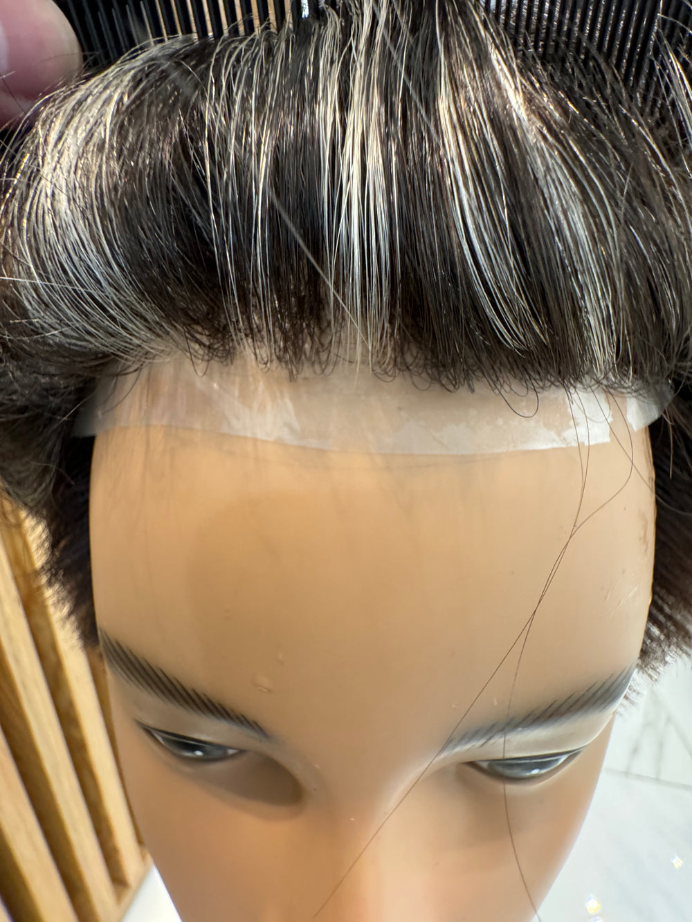 Prothèse capillaire stylé avec mèches grises ( non remboursable ni échangeable)