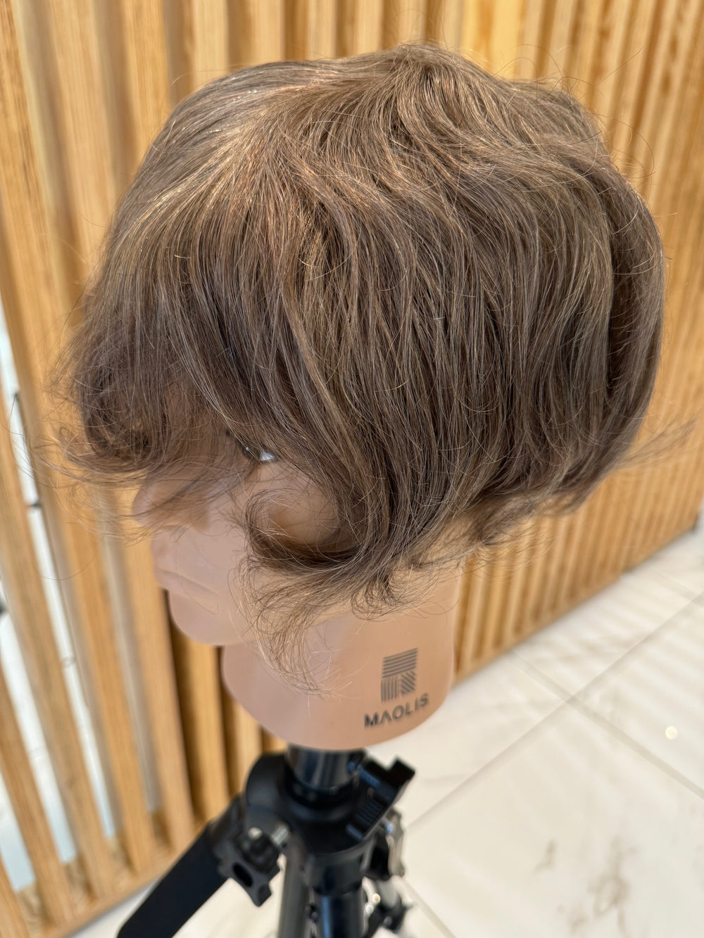 Prothèse capillaire invisible Ultra HD couleur 17 (non remboursable ni échangeable)