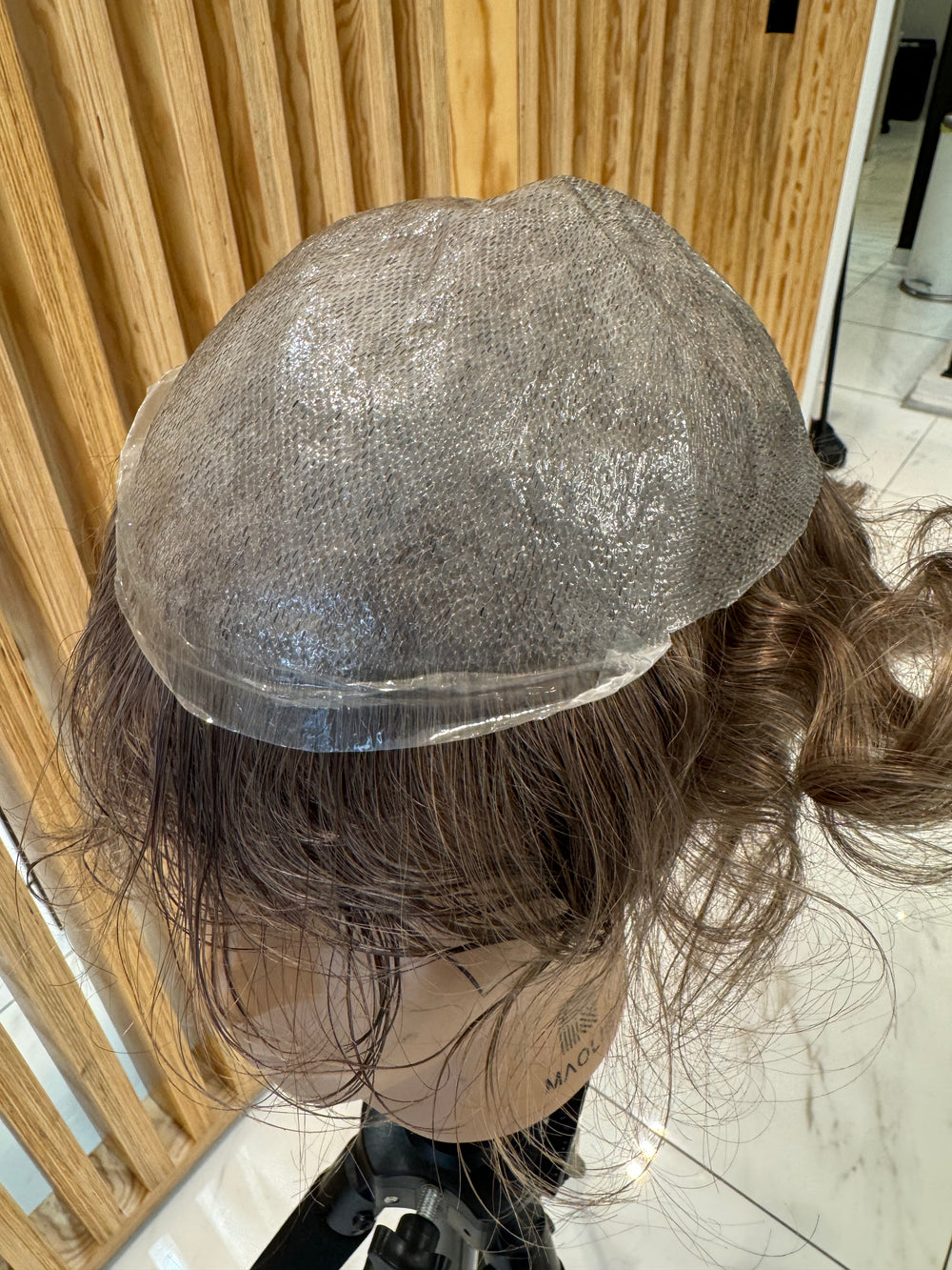 Prothèse capillaire invisible Ultra HD couleur 17 (non remboursable ni échangeable)