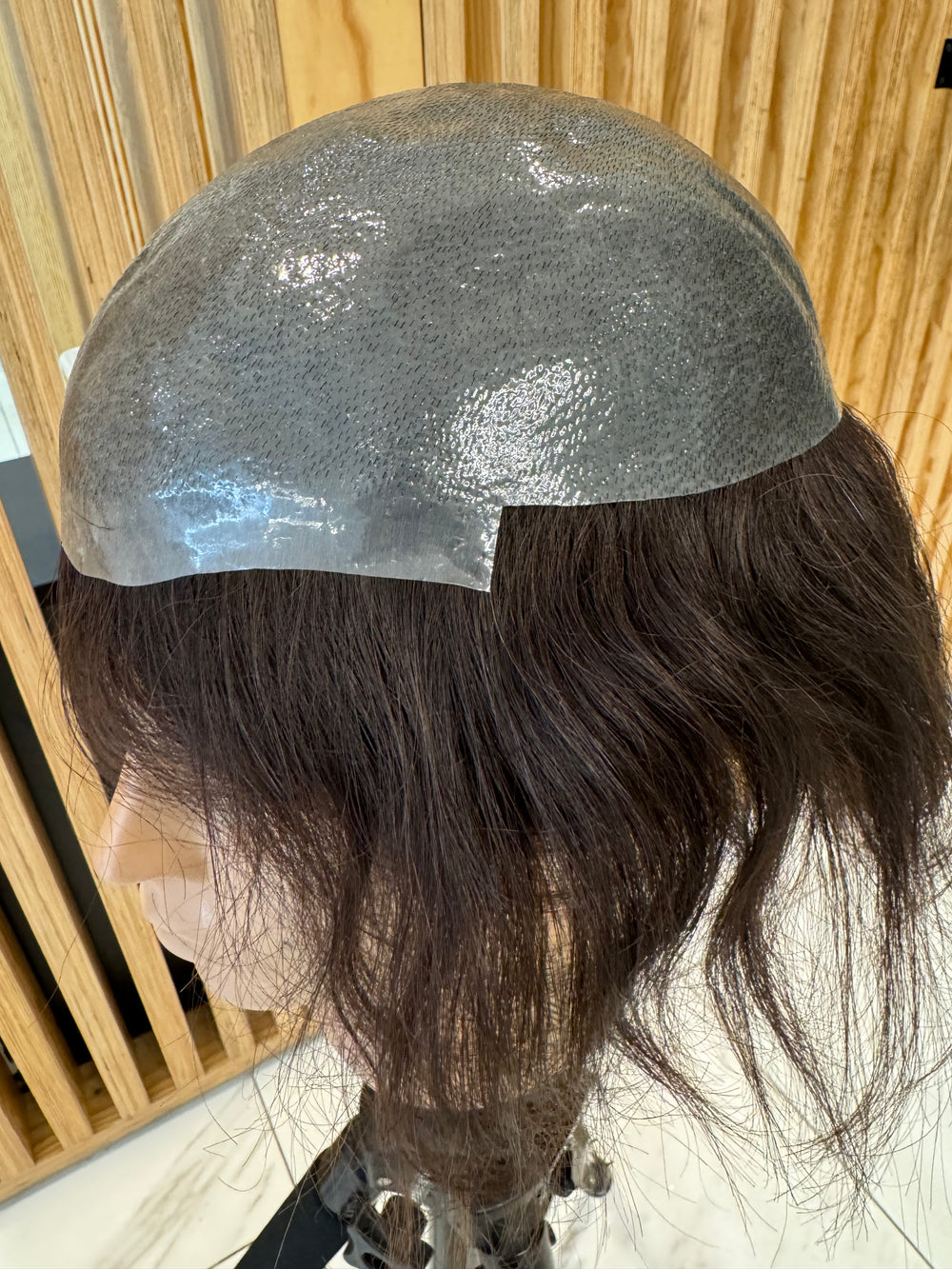 Prothèse capillaire invisible Ultra HD + couleur 2 (non remboursable ni échangeable)